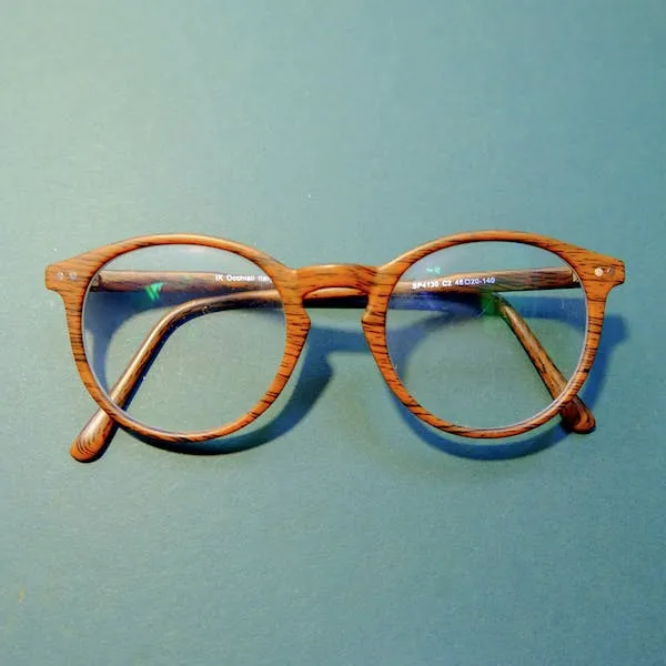 Quien inventó las gafas