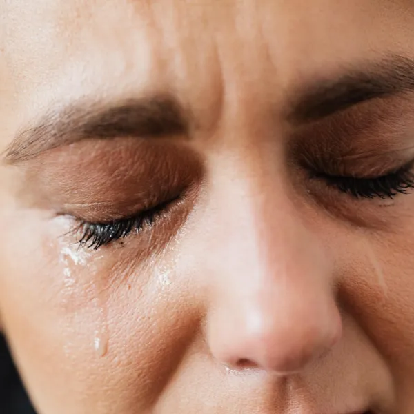 mujer llorando