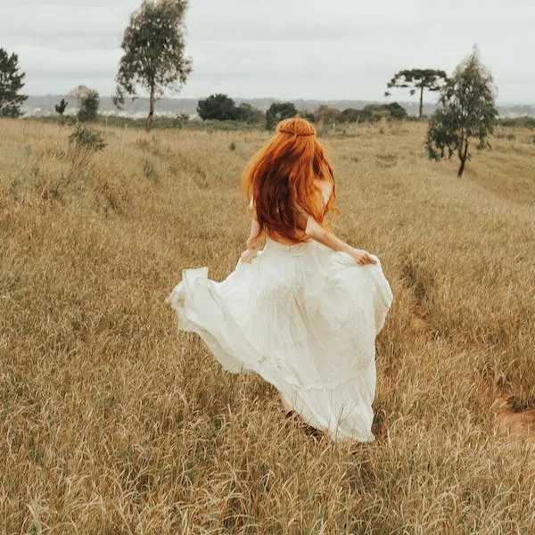 mujer vestida de novia